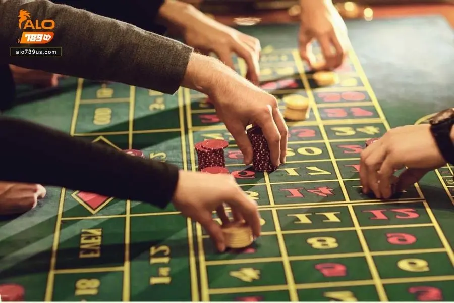 Cách chơi roulette hiệu quả là nên kết hợp cả cược trong và cược ngoài